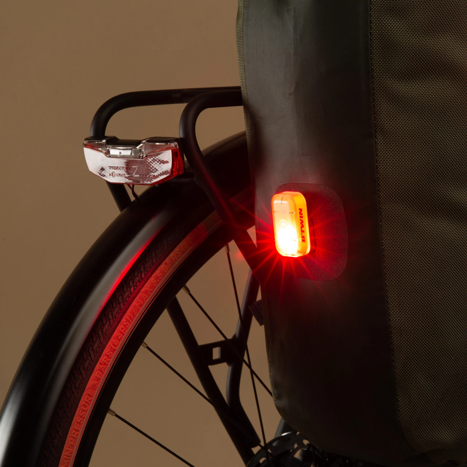 500 Waterproof Pannier Rack Bike Bag 20L 18 500 Waterproof Pannier Rack Bike Bag 20L - Image 16